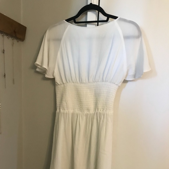Simple white dress - Picture 3 of 3